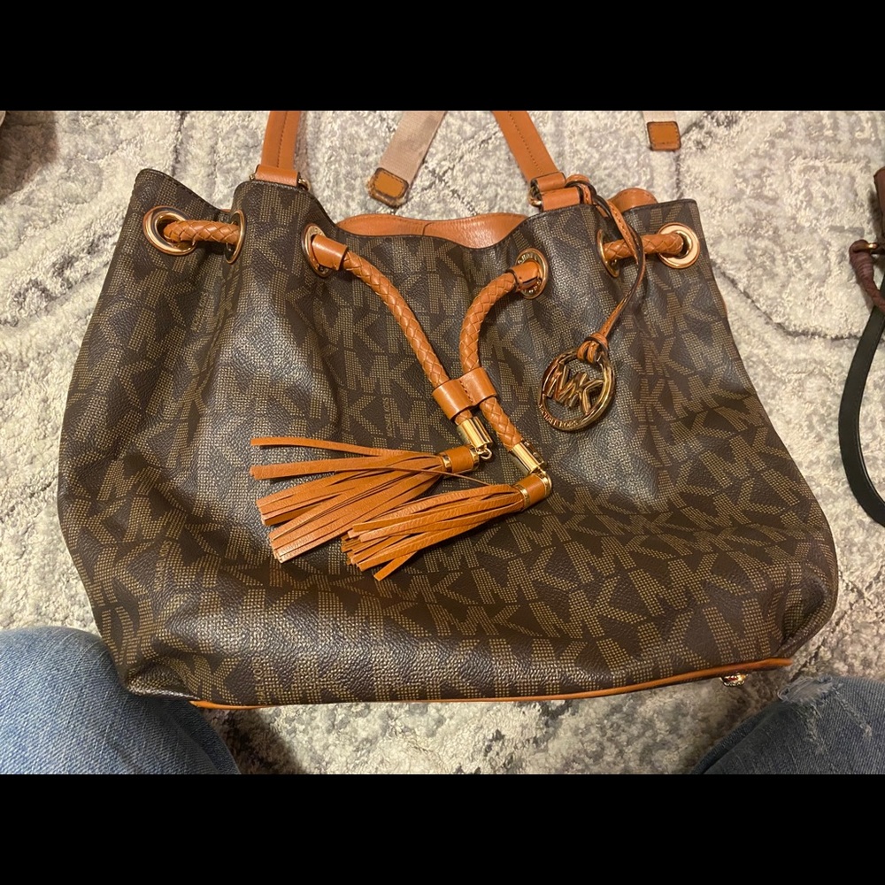 !!!Sold!!!💗Michael Kors Marina drawstring tote💗